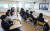 세종시 새움중학교에서 학생들이 남북정상회담을 시청하고 있다. [연합뉴스]