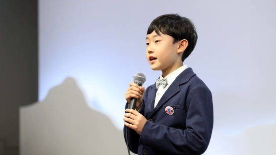 "몇살입네까" 김정은도 놀라게한 만찬장의 목소리