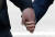 문재인 대통령과 김정은 국무위원장이 27일 오전 판문점 군사분계선 위에서 손을 잡았다. 김상선 기자