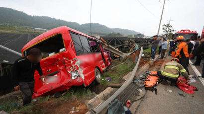 영암서 25인승 버스 넘어져, 탑승자 15명 중 8명 사망