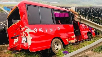 '밭일 후 복귀' 노인들 탄 미니버스 사고로 8명 사망 7명 부상