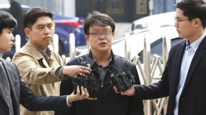 '드루킹 측과 500만원 돈 거래' 김경수 전 보좌관 15시간 경찰 조사 후 귀가