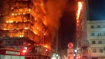 브라질 24층 건물 화재로 붕괴