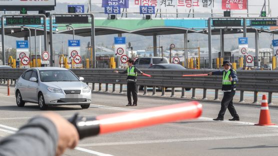 통행료 안내고 톨게이트 800차례 통과한 BMW…3배 벌금형