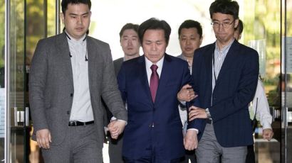 '신도 상습 성폭행' 혐의 이재록 만민중앙교회 목사 구속