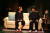 연극 ‘발칙한 로맨스’에서 멀티맨 역할을 맡아 연기하는 김민교(오른쪽). [사진 집컴퍼니]
