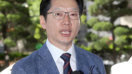 경찰 "김경수, 진술 거부 없이 답변"…박사모도 매크로 의혹