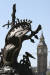 스페인 초현실주의 화가 살바도르 달리의 대표작 &#39;기억의 지속&#39;(1931)을 형상화한 청동 조각이 2007년 영국 런던 템즈강변 국회의사당 빅벤을 배경으로 서 있다. 스페인과 영국은 1940년 전까진 같은 표준시(GMT)를 썼다. 