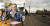 에릭 가세티 LA시장이 한인타운 노숙자 집단 거주지의 필요성을 강조하고 있다(왼쪽). 오른쪽 사진은 2007년 LA 한인타운 모습 [LA 중앙일보, 중앙일보] 
