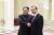 김정은 북한 국무위원장(왼쪽)과 왕이 중국 국무위원 겸 외교부장이 3일 평양에서 만나 악수하고 있다. [신화=연합뉴스]