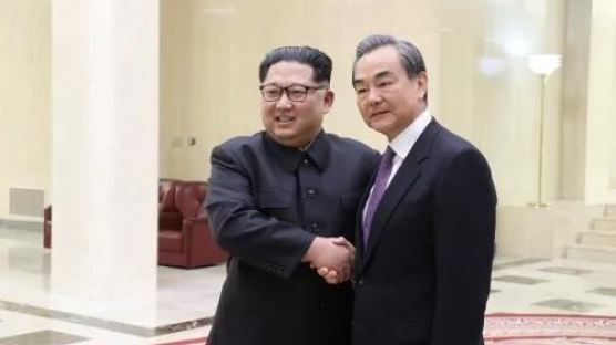 김정은 “중국과 소통 강화” 왕이 “북한식 발전 전력 지지”