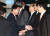 2011년 3월 백두산 화산분화 대비 회담을 위한 유인창 남측 대표들이 북한 윤영근 단장 일행을 출입사무소에서 환영하고 있다. [중앙포토]
