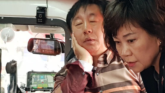 '단식 투쟁' 김성태 폭행당해…얼굴 맞고 쓰러져 병원 이송