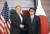 고노 다로(河野太郞) 일본 외무상(오른쪽)과 마이크 폼페이오 미국 국무장관이 지난달 30일(현지시간) 요르단 수도 암만에서 회담을 앞두고 악수하고 있다. [교도=연합뉴스]
