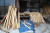 충북 보은군 산외면 서재원씨의 집 마당에 지팡이 재료로 쓰일 나무가 쌓여있다. 프리랜서 김성태