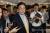 더불어민주당 우원식 원내대표가 8일 밤 국회에서 열린 의원총회에 참석하며 기자들의 질문에 답하고 있다. [연합뉴스]
