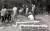 80년 5월 당시 시민들이 트럭에 실려온 관을 망월묘역에 안장하고 있다. [뉴시스]