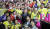 문재인 대통령이 지난해 6월 24일 오후 전북 무주 태권도원에서 열린 WTF 세계태권도선수권대회 개막식을 마친 뒤 공연단원들과 기념사진을 찍고 있다. 청와대사진기자단