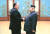 지난 부활절 주말(3월 31일~4월 1일) 북한을 방문한 마이크 폼페이오 미국 국무부 장관이 김정은 북한 국무위원장과 악수하고 있다. [중앙포토]