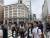 지난 6일 긴자 중앙로의 &#39;보행자 천국&#39;거리를 걷고 있는 외국인 관광객들의 모습. 서승욱 특파원