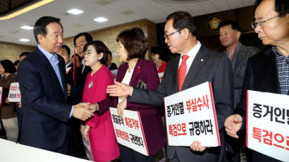 ‘한밤 의총’ 한국당…“본회의에 조건 없는 드루킹 특검법도 상정해야”