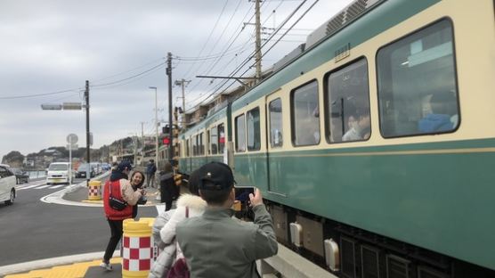 [서승욱의 나우 인 재팬] 외국손님 3000만의 그늘 … ‘관광 공해’에 비명지르는 일본