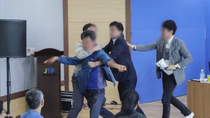 원희룡, 도지사 후보 토론회서 제2공항 반대 주민에 폭행당해