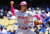 신시내티 레즈의 선발 투수 루이스 카스티요가 다저스 스타디움에서 열린 LA 다저스와의 경기에서 분홍색 모자와 저지를 입은 채 공을 던지고 있다. [AP=연합뉴스] 