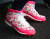 LA다저스 켄리 젠슨은 분홍색 꽃신을 신고 신시내티 레즈 와의 경기에 출전했다. [AP=연합뉴스]