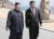다롄 해변가를 걷는 김정은 위원장과 시진핑 주석 [출처: 신화망]