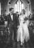 미국 뉴욕에서 결혼식을 올린 영국인 신부 루이스와 프랑스인 신랑 체드릭의 결혼 장면. 팬츠 위에 케이프를 두른 스타일의 웨딩드레스를 입은 루이스의 모습은 패션잡지에도 소개됐다. [사진 원팹데이]