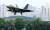 맥스선더 훈련에 참가하고 있는 F-22전투기가 16일 오전 훈련을 마치고 기지에 착륙하고 있다. [사진 연합뉴스]