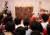 한국불교역사문화기념관에서 시왕도를 보고 있는 조계종 총무원장 설정스님과 신도들.[사진 연합뉴스]