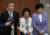 비례대표 국회의원 박주현(오른쪽), 이상돈, 장정숙이 4월 4일 국회 정론관에서 기자회견을 열고 &#34;안철수 후보가 비례대표 3인을 볼모로 잡고 있다&#34;며 인질을 풀어줄 것을 요구하고 있다.