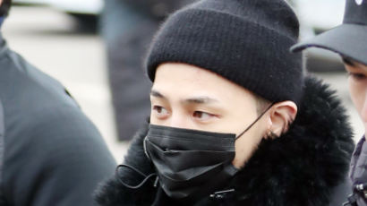 OFFICIAL: G-Dragon Is Reported Hospitalized at the University Hospital to Receive His Right Ankle Surgery 