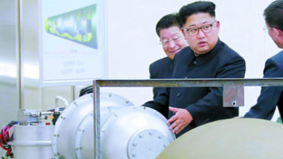 日아사히 “미국, 북한에 6개월내 핵 반출 요구”