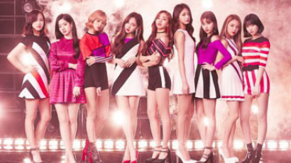 OFFICIAL: TWICE's Japanese New Single "Wake Me Up" Topped Oricon Daily Single Chart With 471,438 Pre-orders