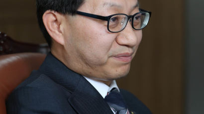 [단독] "女목사 봉침 맞았다" 거짓말 퍼트린 악플러들 고소한 김성주 국민연금 이사장