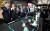 문재인 대통령이 17일 서울 마곡 연구개발단지에서 열린 ‘2018 혁신성장 보고대회’에 참석해 5G를 이용한 동작 인식 로봇을 직접 조작해 보고 있다. [김상선 기자]