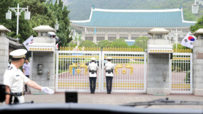 청와대, 일본 아사히신문에 이례적으로 ‘무기한 출입정지’
