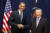 2010년 7월 LG화학 미국 홀랜드 전기차배터리 공장 기공식에서 구 회장과 오바마 미국 대통령이 악수하고 있는 모습. [사진 LG]