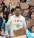 그린피스, 세계자연기금(WWF), 환경운동연합 주최로 20일 오후 서울 청계광장에서 &#39;기후행진 2018&#39; 행사가 열렸다. 외국인 참가자가 행진에 동참하고 있다. 변선구 기자