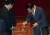 자유한국당 염동열 의원이 21일 자신의 체포동의안 투표를 하고 있다. 강정현 기자 
