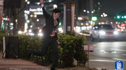 탈춤 추는 박지성-교장선생님 홍명보...이들이 웹드라마 출연한 까닭은?