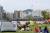 화창한 봄날씨를 보인 20일 서울 여의도 한강공원을 찾은 시민들이 텐트를 치고 둘러앉아 휴일을 만끽하고 있다. [뉴스1]