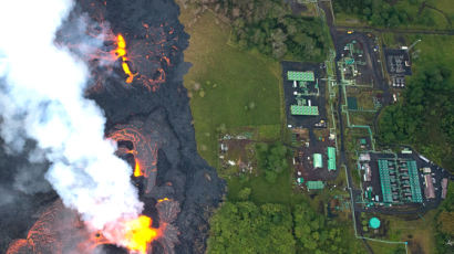 [서소문사진관] 하와이 지열발전소, 용암 접근해 폐쇄작업 