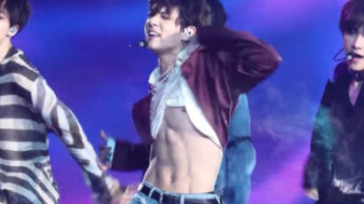 BTS JUNGKOOK's Abs Flash Selected as One of The Best Moments of BBMAs