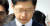 김경수 더불어민주당 의원이 20일 오전 경남 김해시 봉하마을을 찾아 고 노무현 전 대통령 묘역을 참배하고 있다. [뉴스1]