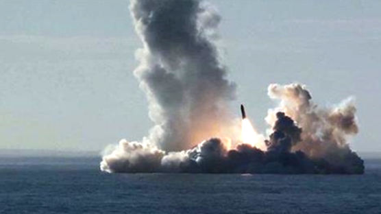 러 “신형 SLBM ‘불라바’ 4발 연쇄 발사 성공”
