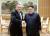김정은 북한 국무위원장(오른쪽)이 5월 9일 평양 노동당사에서 마이크 폼페이오 미국 국무장관과 접견했다. / 사진·연합뉴스
